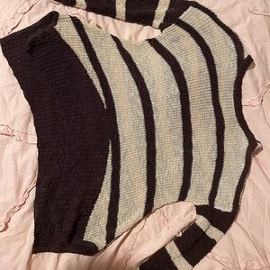 Woman’s Light Pink & Maroon Sweater (LARGE)